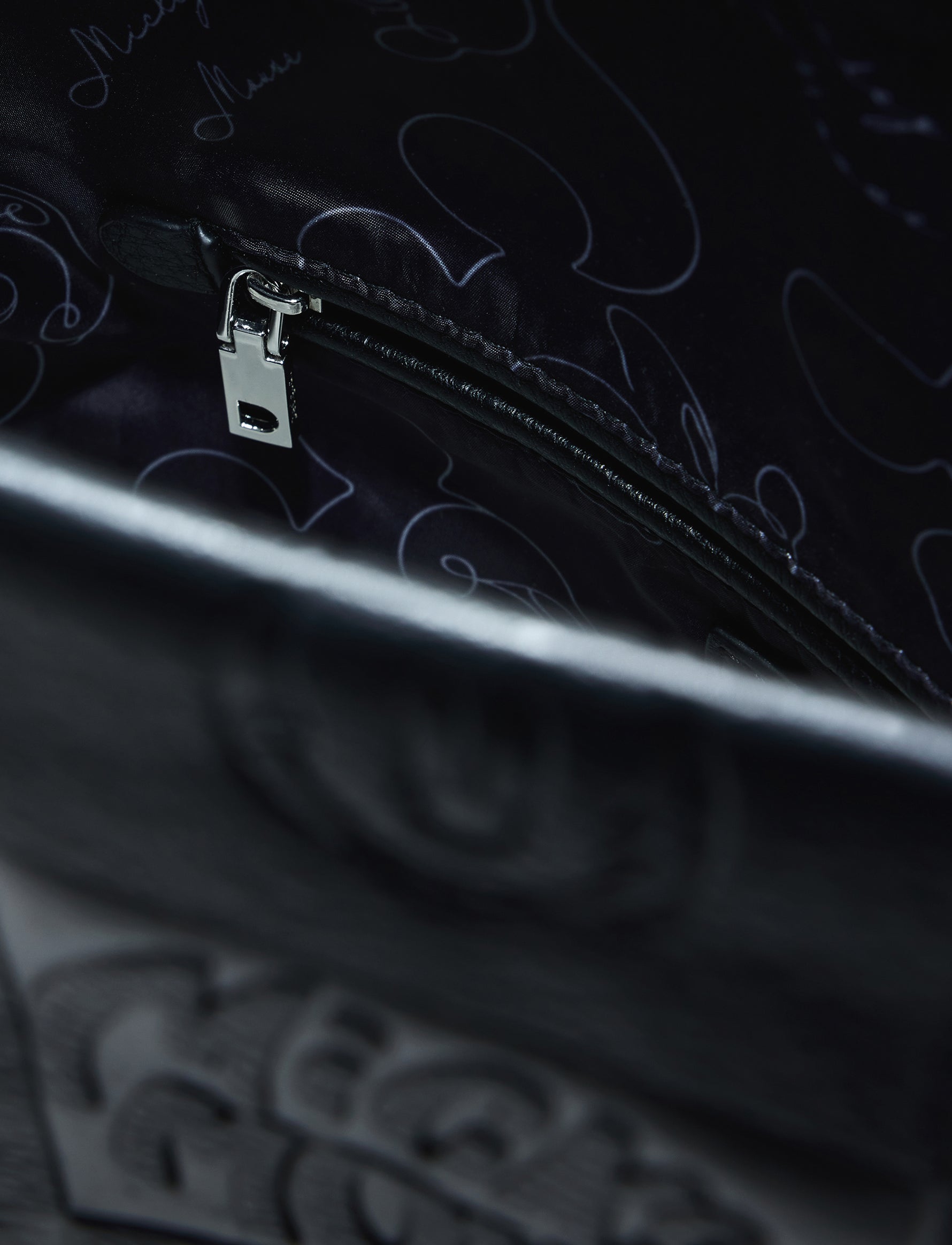 תיק כתף שחור עם הטבעות מיקי מאוס | דזיגוואל