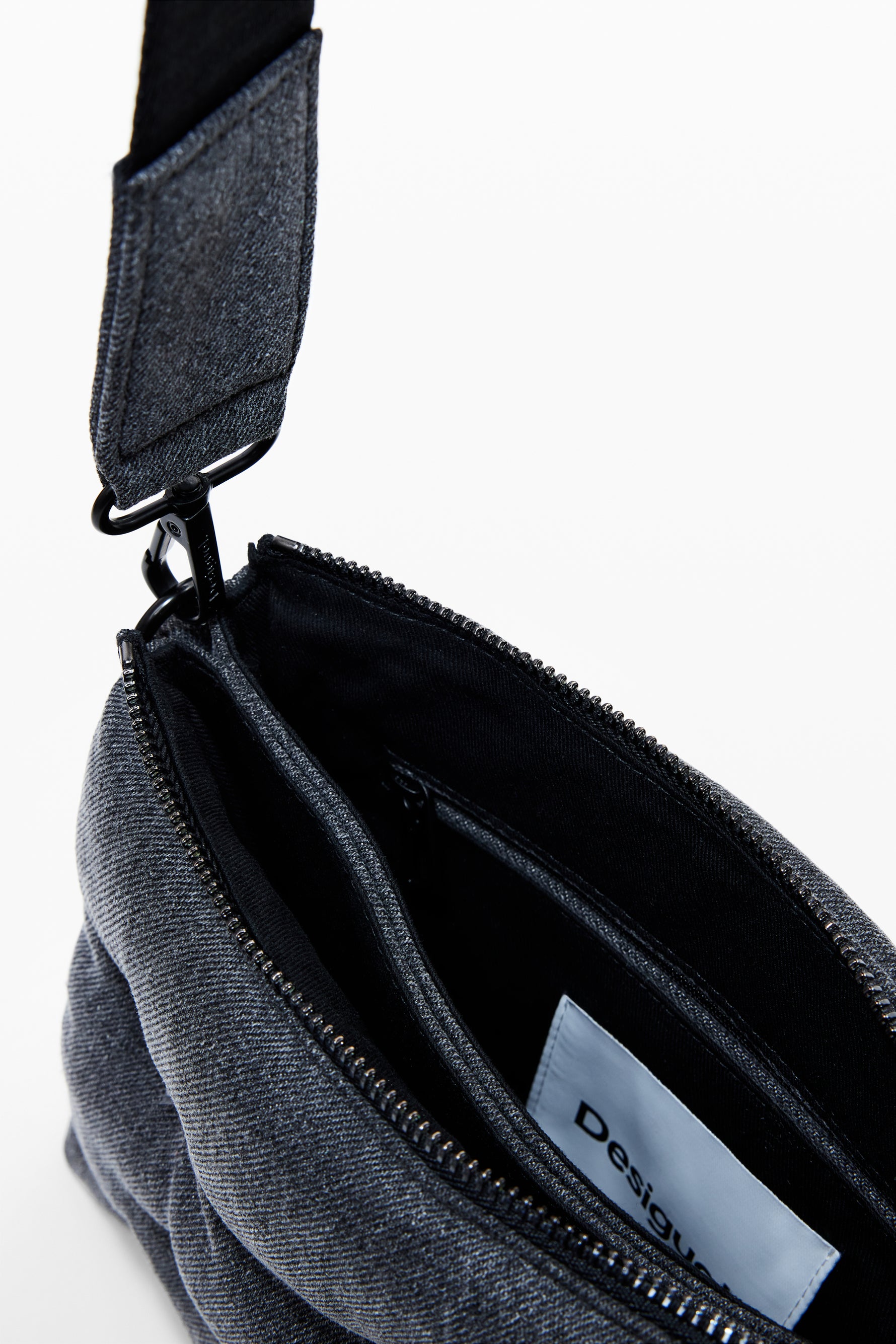 תיק כתף מודרני בצבע שחור משופשף | דזיגוואל