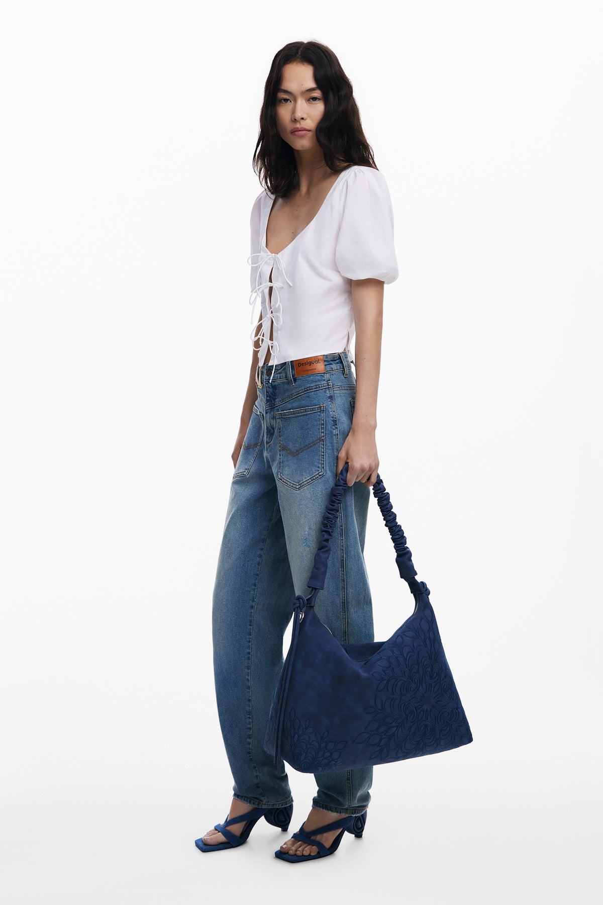 תיק כתף בינוני בצבע כחול עמוק | DESIGUAL