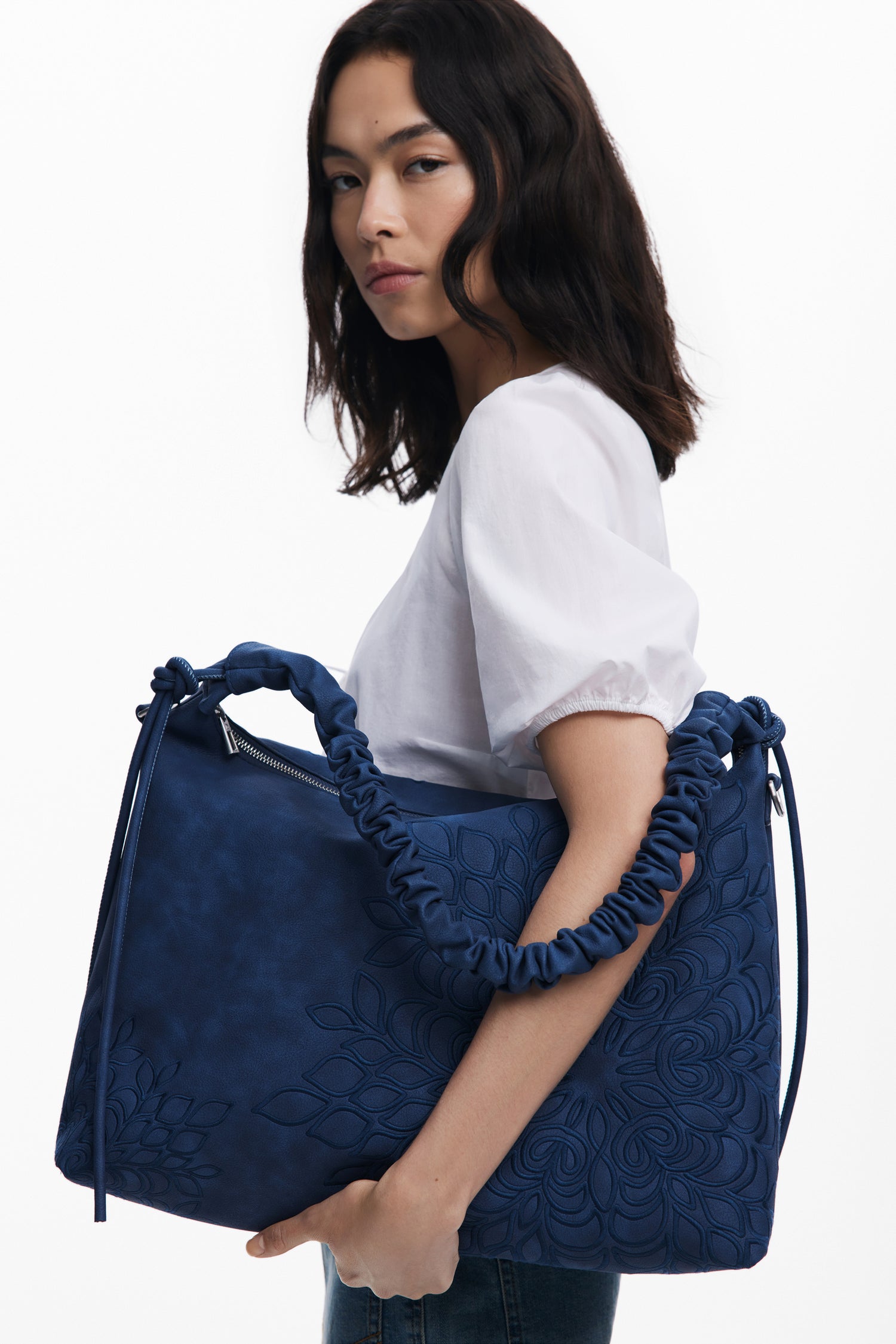 תיק כתף בינוני בצבע כחול עמוק | DESIGUAL