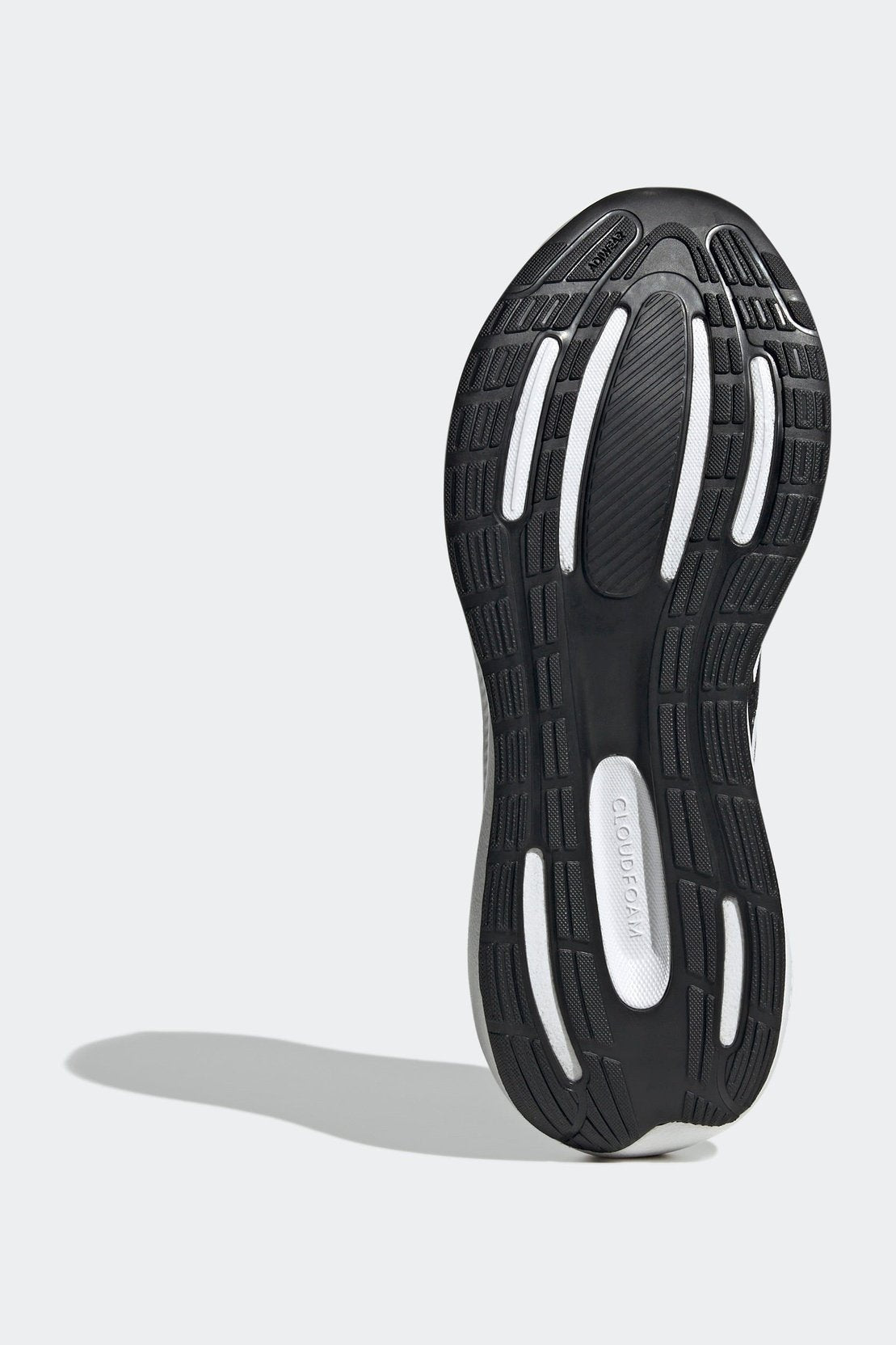 נעלי ספורט לנשים RUNFALCON WIDE 3 בצבע שחור ולבן
