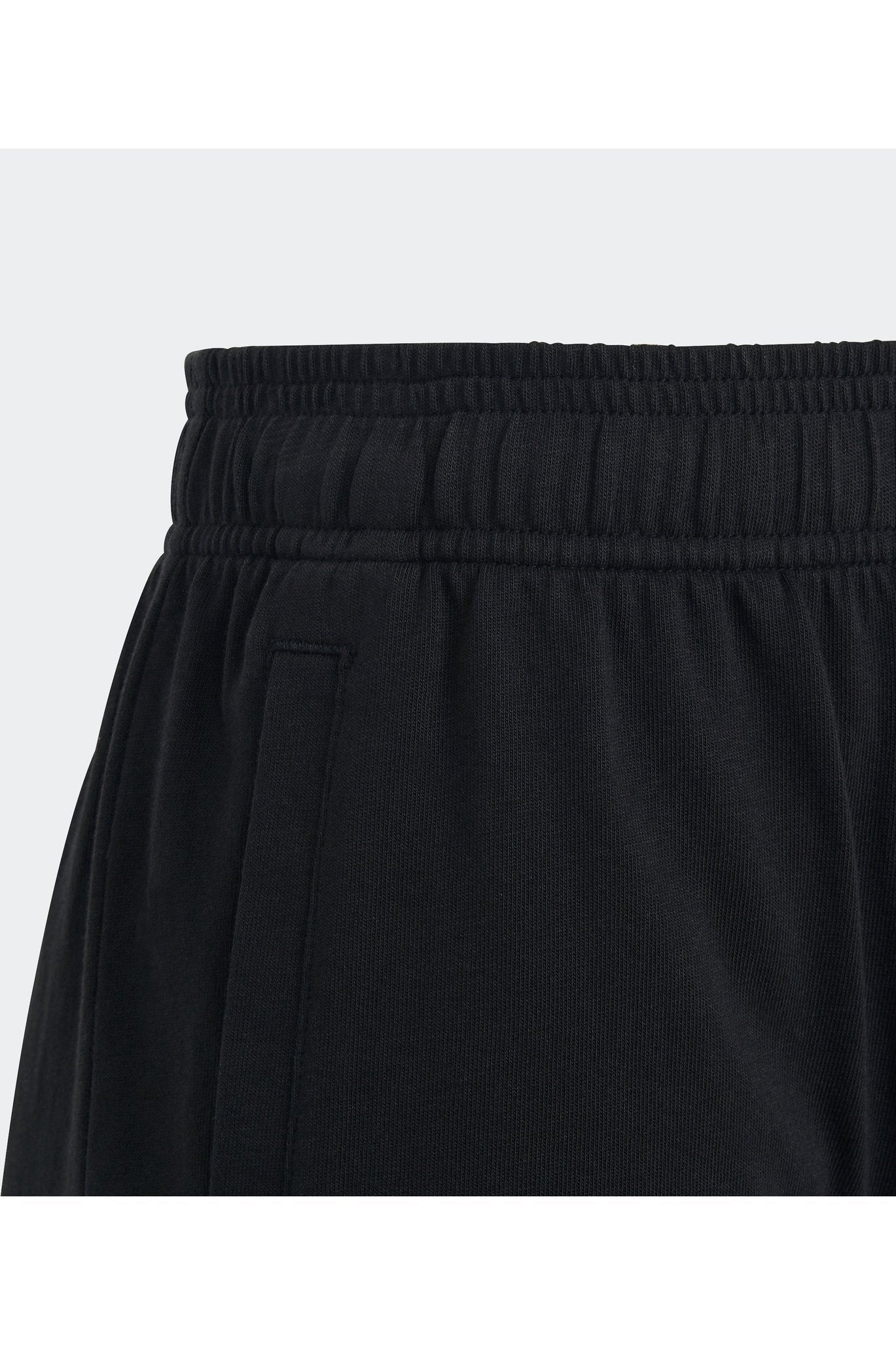מכנסיים קצרים לנוער ESSENTIALS BIG LOGO בצבע שחור ולבן
