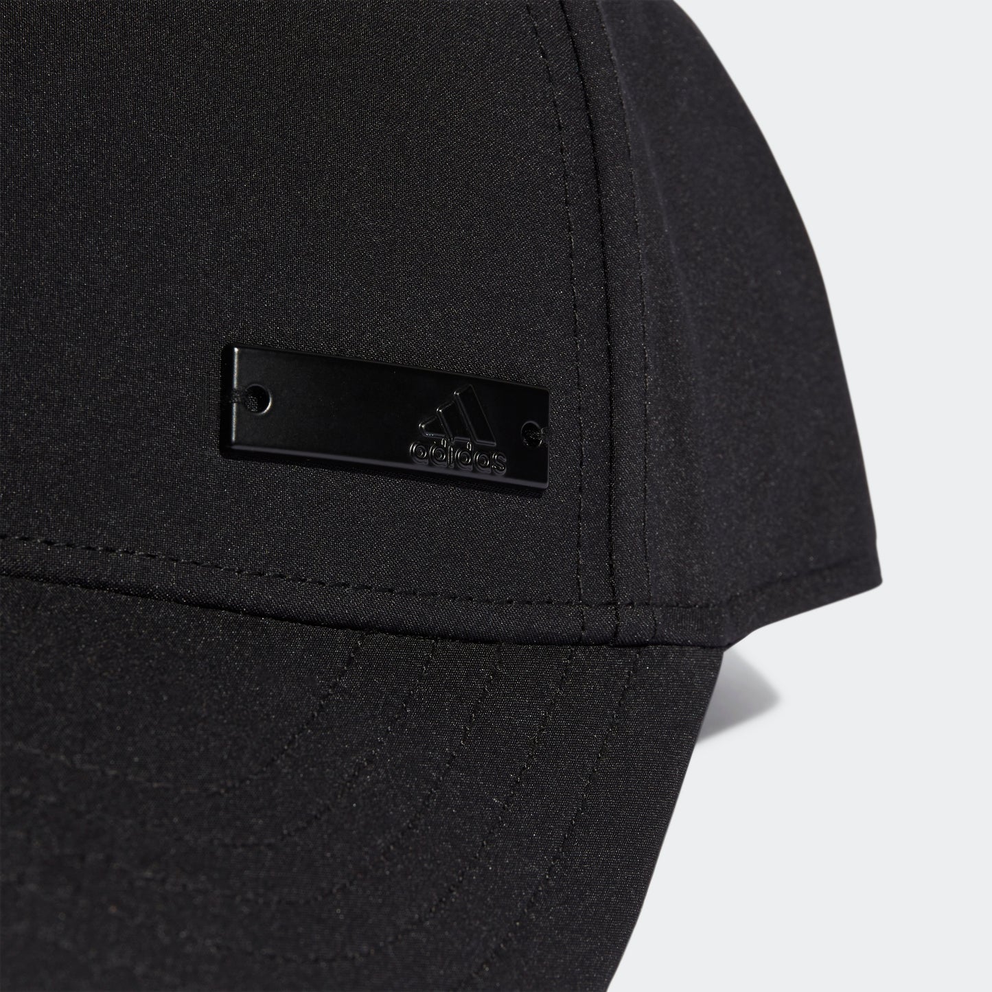 כובע METAL BADGE LIGHTWEIGHT בצבע שחור