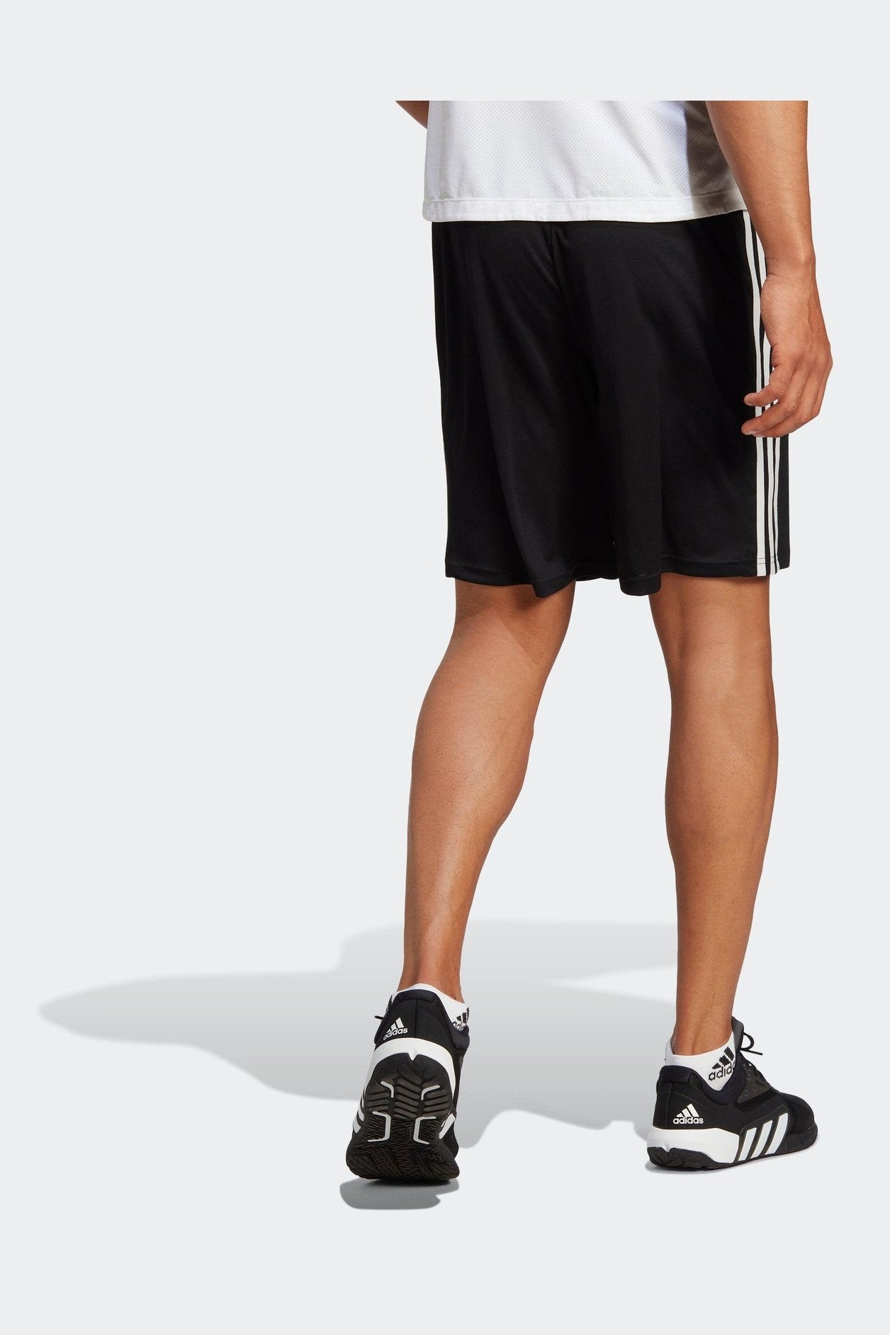 מכנסיים קצרים TRAIN ESSENTIALS בצבע שחור - MASHBIR//365