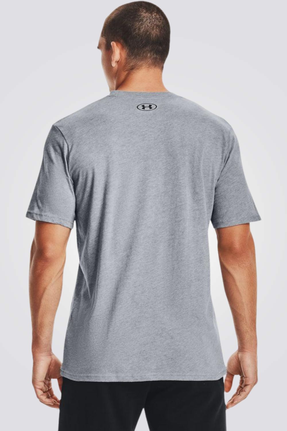 טישירט Sportstyle Left Chest בצבע אפור