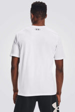 טישירט Sportstyle Left Chest  בצבע לבן