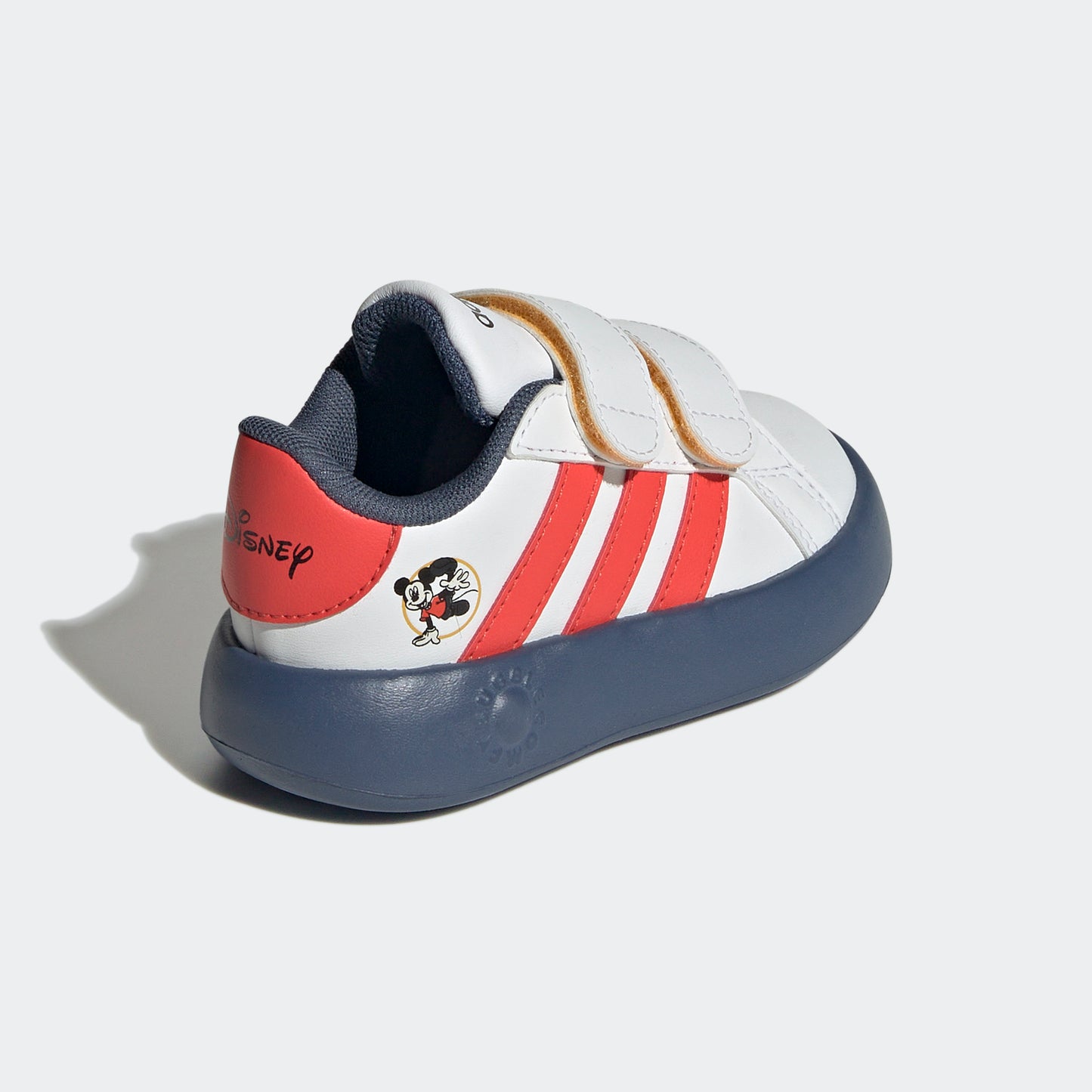 סניקרס לתינוקות adidas x Disney Mickey and Friends Grand Court 2.0 בצבע לבן כחול ואדום