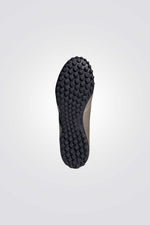 נעלי קטרגל לגברים PREDATOR CLUB TURF בצבע פלטינה