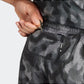 מכנסיים קצרים לגברים OWN THE RUN 3-STRIPES ALLOVER בצבע אפור ושחור - 5
