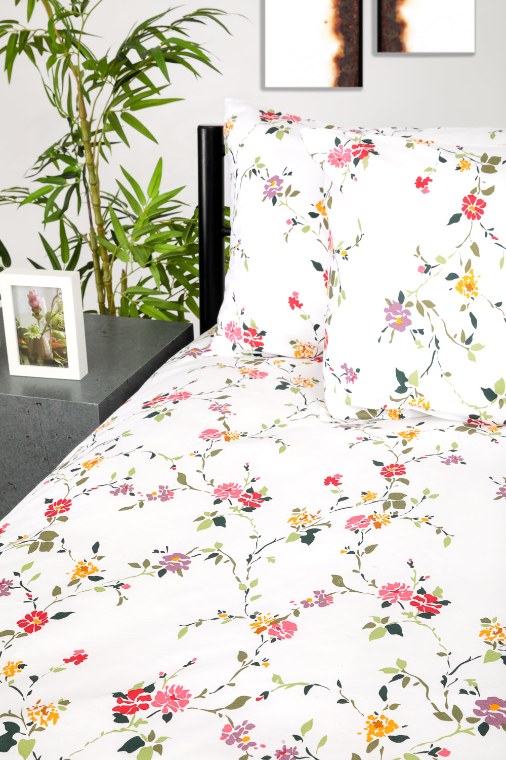 סט מצעים זוגי 160/200 ס"מ 100% כותנה דגם קמילה גוון לבן ופרחוני