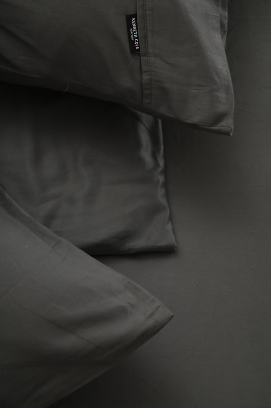סדין מיטה זוגית 160/200 100% כותנה באריגת סאטן בצבע אפור כהה