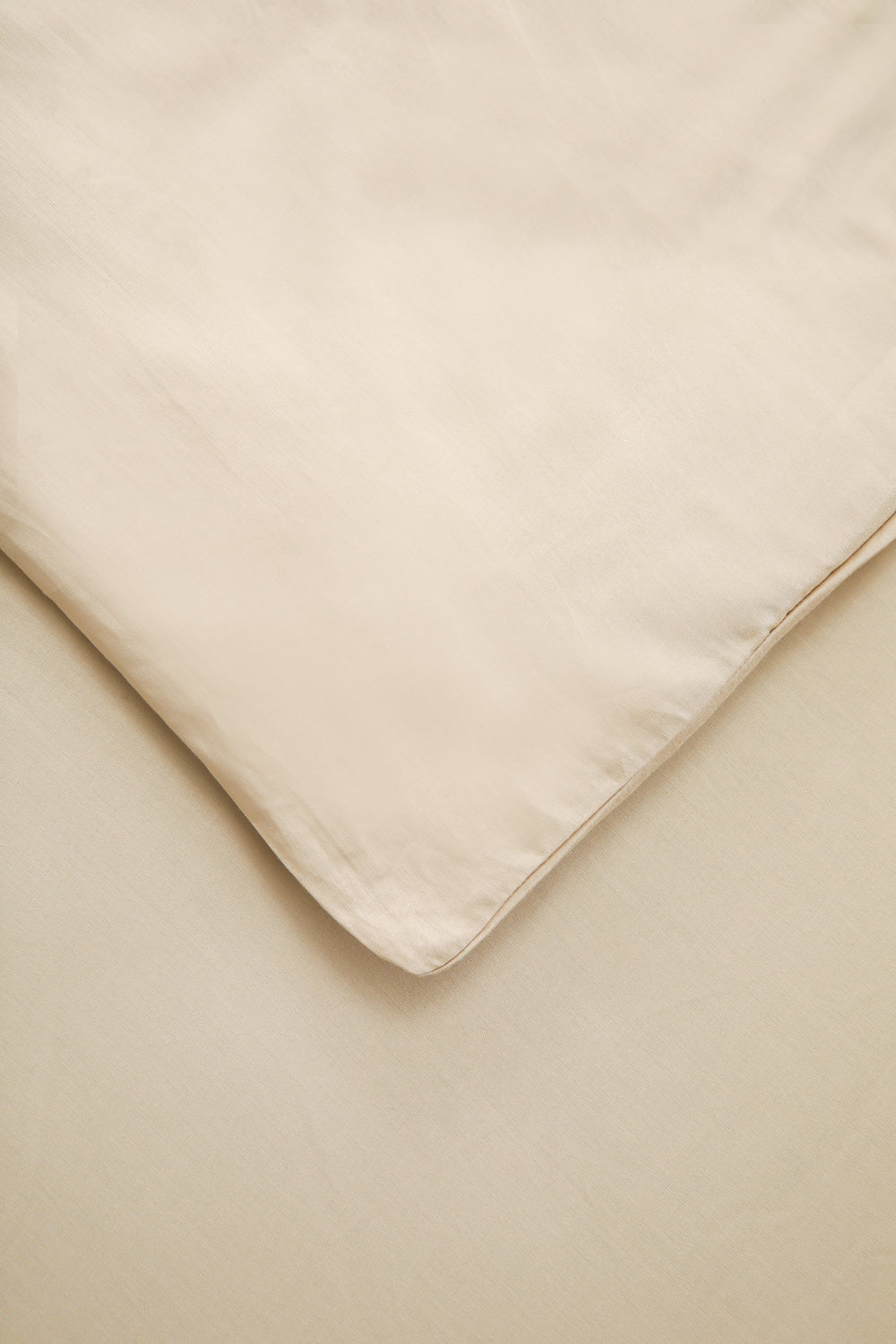 סדין מיטה זוגית רחבה מאוד  200/200 100% כותנה באריגת סאטן בצבע בז'