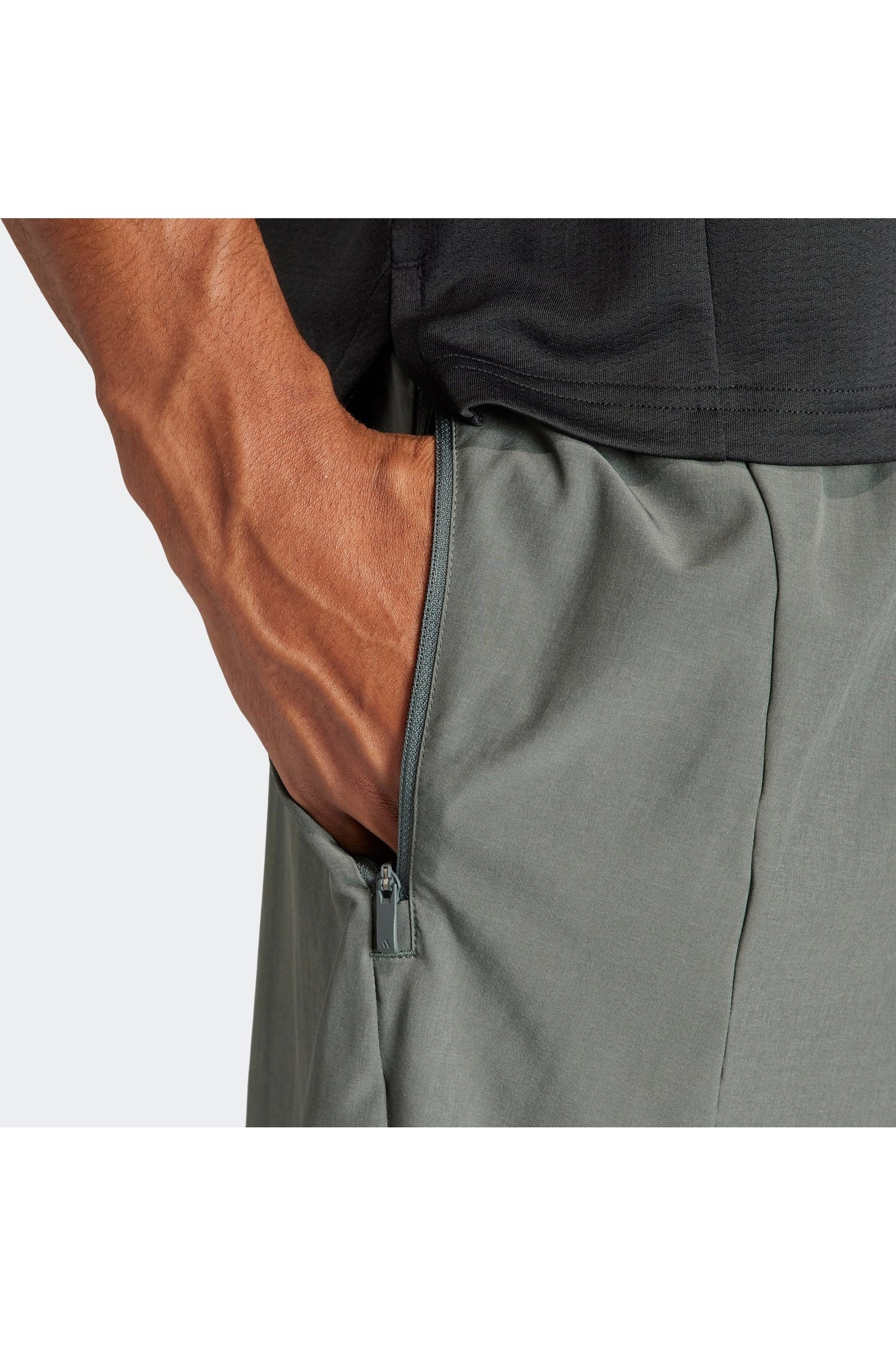 מכנסיים קצרים לגברים DESIGNED FOR TRAINING בצבע אפור ושחור