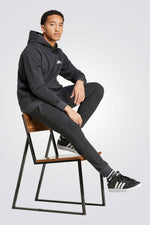 מכנסיים Seasonal Essentials בצבע שחור מלאנז'