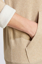 סווטשירט קפוצ'ון Seasonal Essentials בצבע בז'