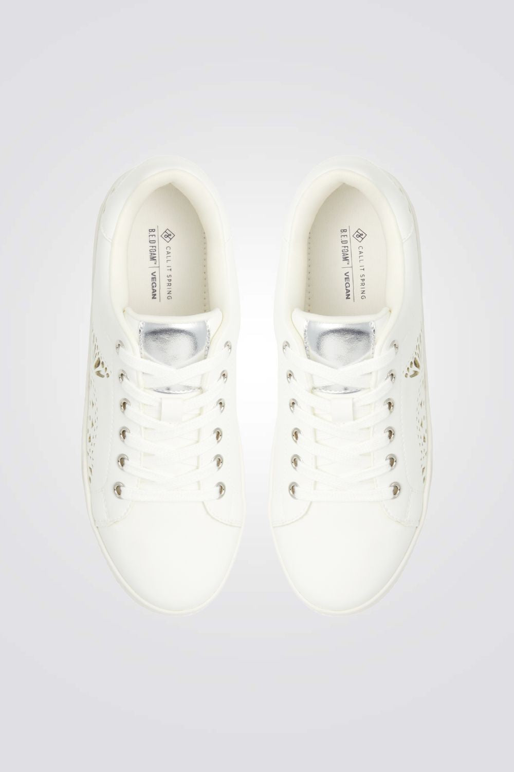 סניקרס לנשים עם דיטיילס