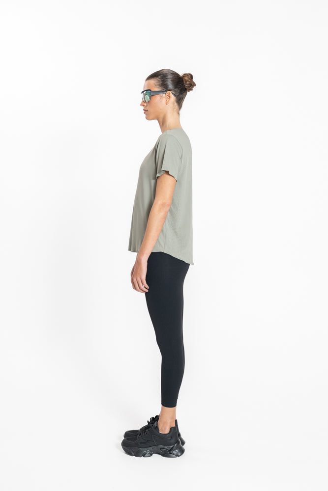 טישירט לנשים בצבע ירוק זית