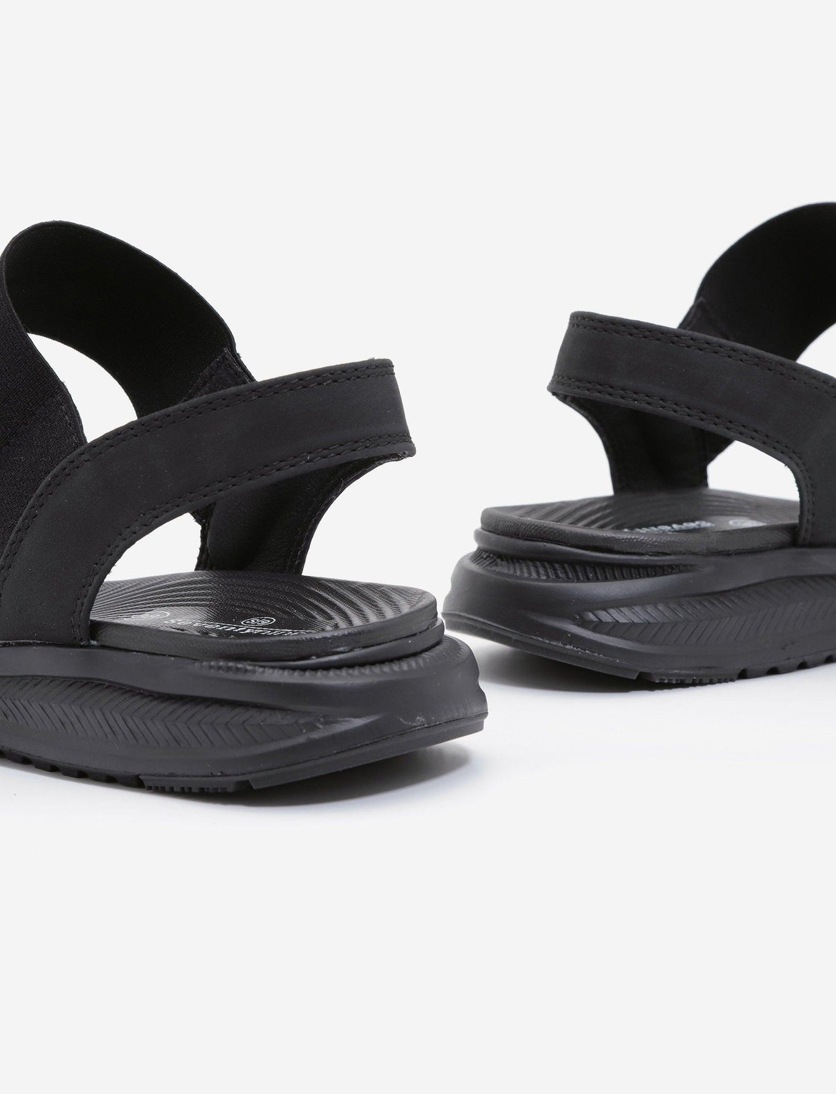 סנדלי ריקי לנשים בצבע שחור - MASHBIR//365