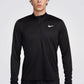 סווטשירט ספורט מבית המותג NIKE, בטכנולוגיית Dri-FIT. מתאים לריצה, בעל צווארון גבוה ושרוולים ארוכים עם פתחים לאצבעות. - 1