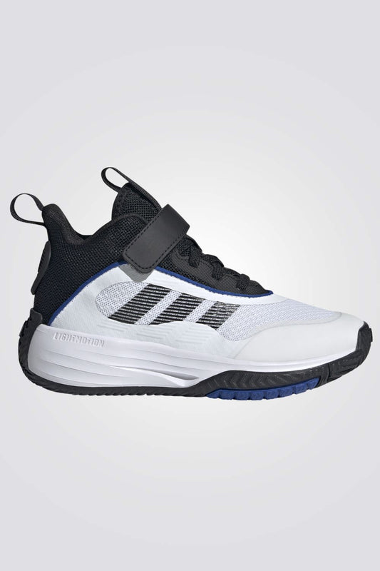 נעליים מבית המותג ADIDAS, בעלות מדרס פנימי שעוטף את הרגל ומספק רכות מירבית. סולייה חיצונית שמספקת אחיזה מלאה בקרקע.