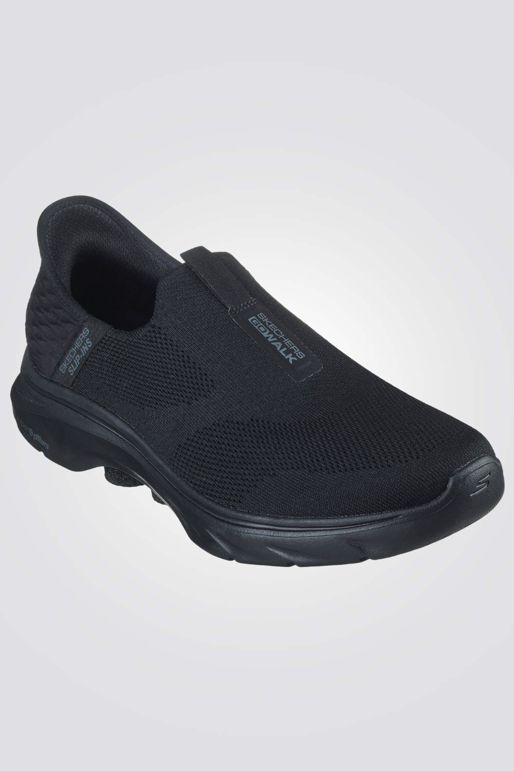 נעליים מבית המותג SKECHERS, קלות משקל בעלות ריפוד פנימי רך במיוחד ששומר על הרגל ועוטף אותה בצורה הטובה ביותר.