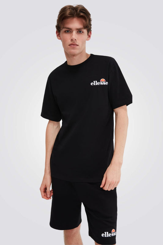 טישירט לגברים מבית המותג ELLESSE, בצבע שחור עם לוגו המותג, צווארון עגול ושרוולים קצרים. 