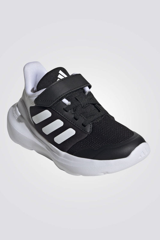 נעליים מבית המותג ADIDAS, בעלות מדרס פנימי שעוטף את הרגל ומספק רכות מירבית. סולייה חיצונית שמספקת אחיזה מלאה בקרקע. סגירת סקוטש, להתאמה מושלמת.