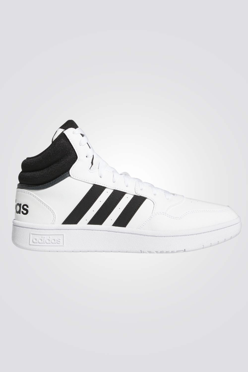 נעליים מבית המותג ADIDAS, בעלות מדרס פנימי ששומר על הרגל והופך כל צעד לרך. סולייה חיצונית שמספקת אחיזה מלאה בקרקע.