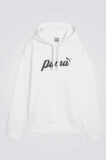 קפוצ'ון מבית המותג PUMA, בצבע לבן. מעוצב בסגנון קלאסי עם הדפס המותג בחזית. בעל כיס קדמי לשמירה על החפצים.