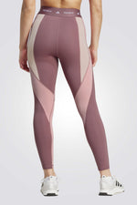 טייץ לנשים מבית המותג ADIDAS, בעל מותן אלסטי,בד AEROREADY מנדף זיעה,בד רשת באזורי הזעה גבוהה.