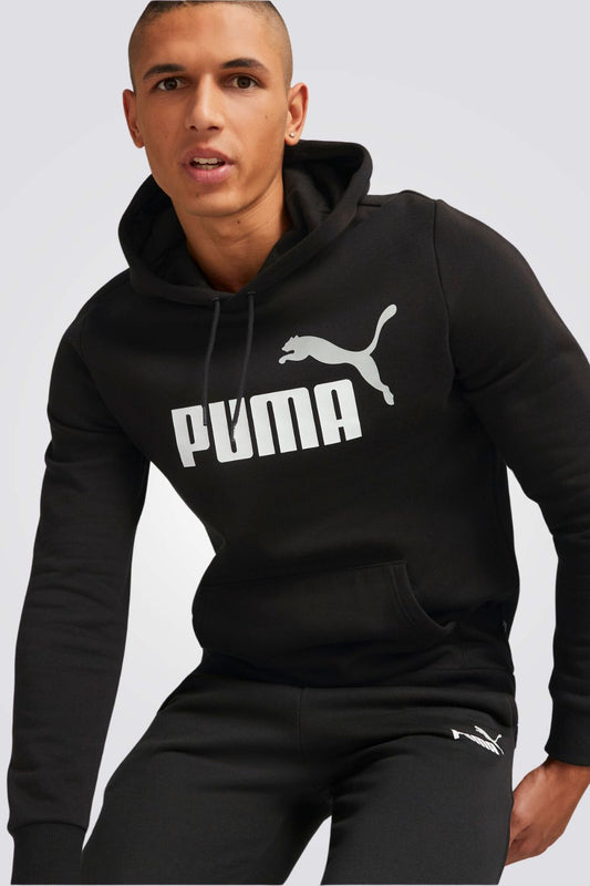 קפוצ'ון מבית המותג PUMA, בצבע שחור. מעוצב בסגנון קלאסי. בעל כיס קדמי לשמירה על החפצים.