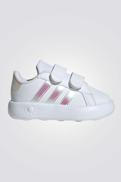 נעליים מבית המותג ADIDAS,בעלות מדרס פנימי רך במיוחד שמספק מעטפת נוחה בכל צעד. סולייה חיצונית שמאפשרת אחיזה מלאה בקרקע. רצועות עליונות עם סקוטש להתאמה מושלמת. מוצר זה כולל לפחות 20% חומרים ממוחזרים. על ידי שימוש חוזר בחומרים שכבר נוצרו, אנו עוזרים להפחית את הפסולת ואת ההסתמכות שלנו על משאבים סופיים ולהפחית את טביעת הרגל של המוצרים שאנו מייצרים.