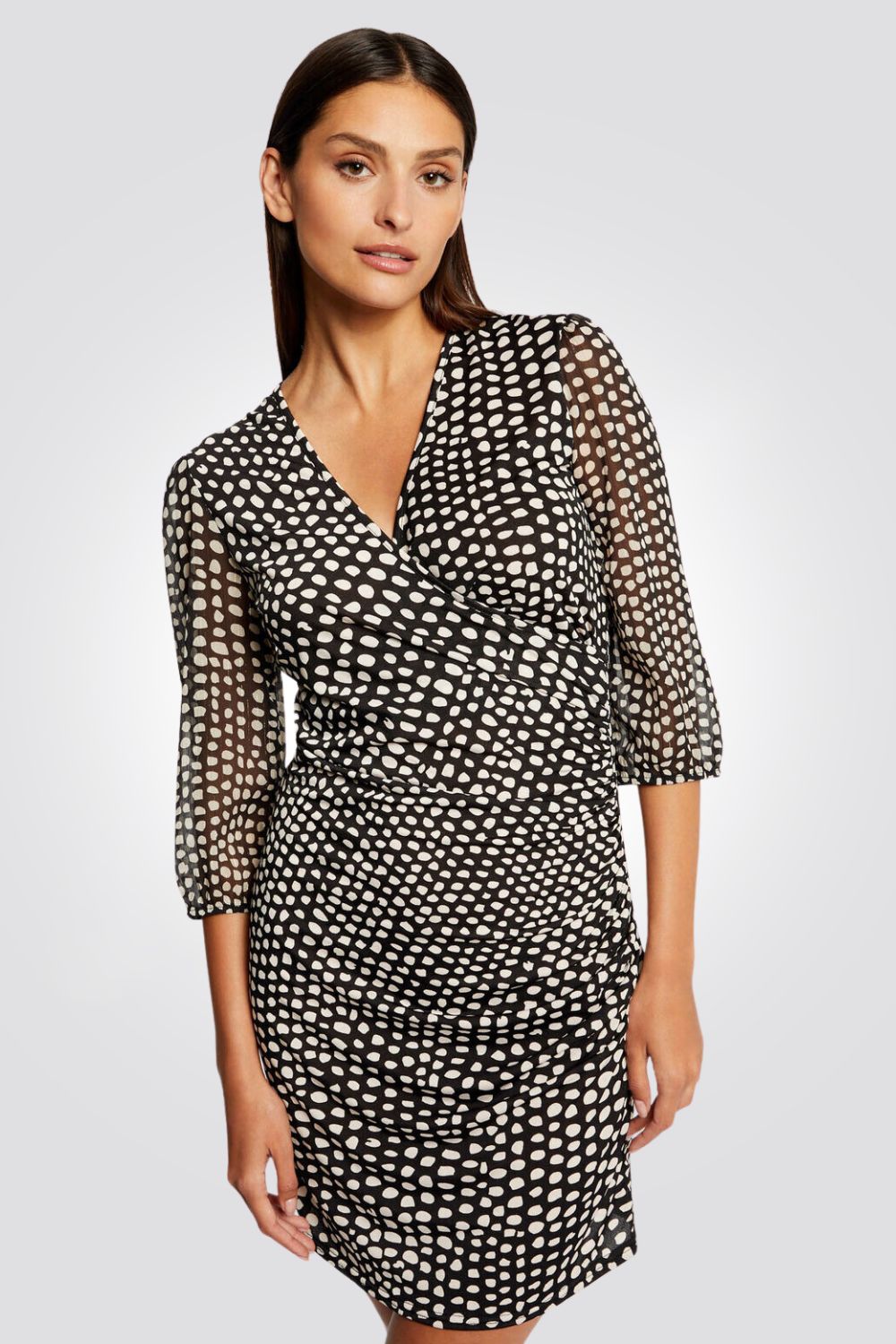 שמלת מיני מעטפת מנוקדת שחור לבן