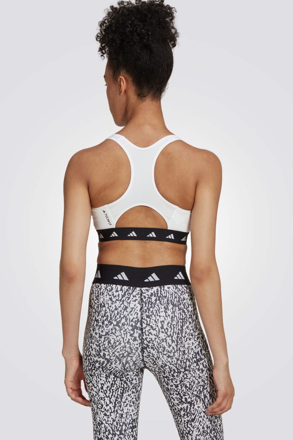 טופ אימון POWERREACT TRAINING בצבע לבן