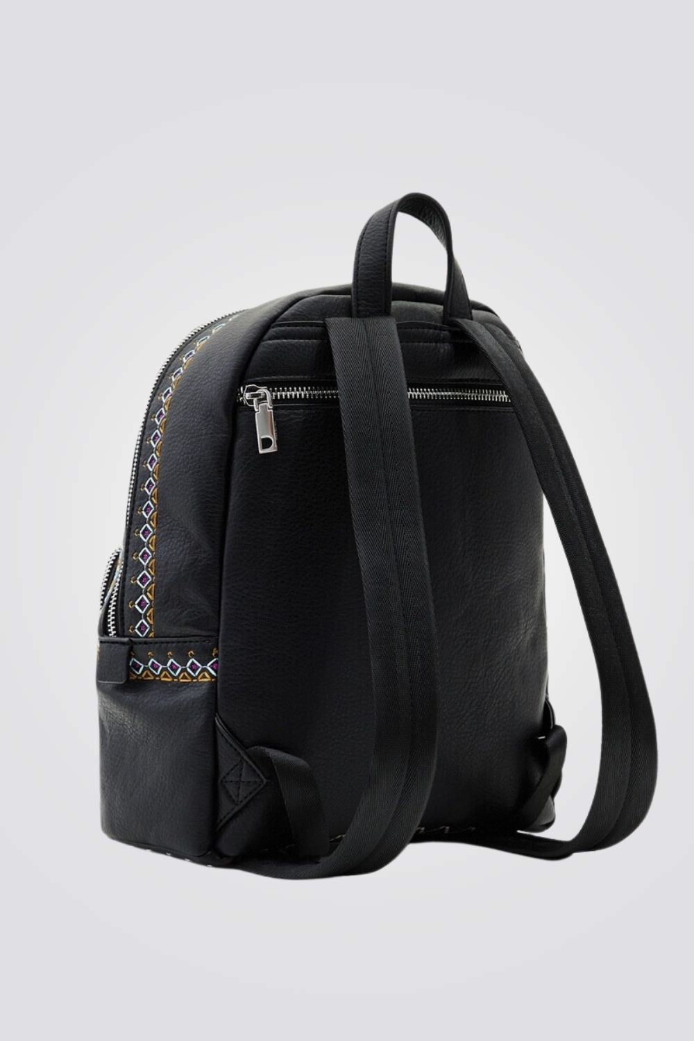 תיק גב אופנתי בצבע שחור