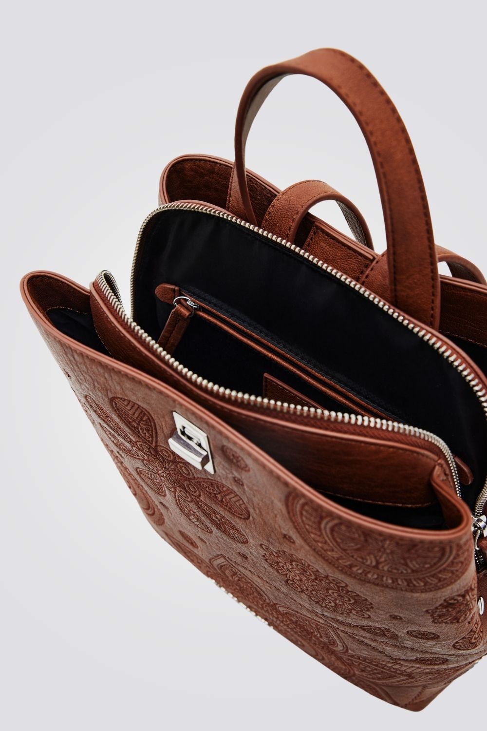 תיק גב בצבע קאמל