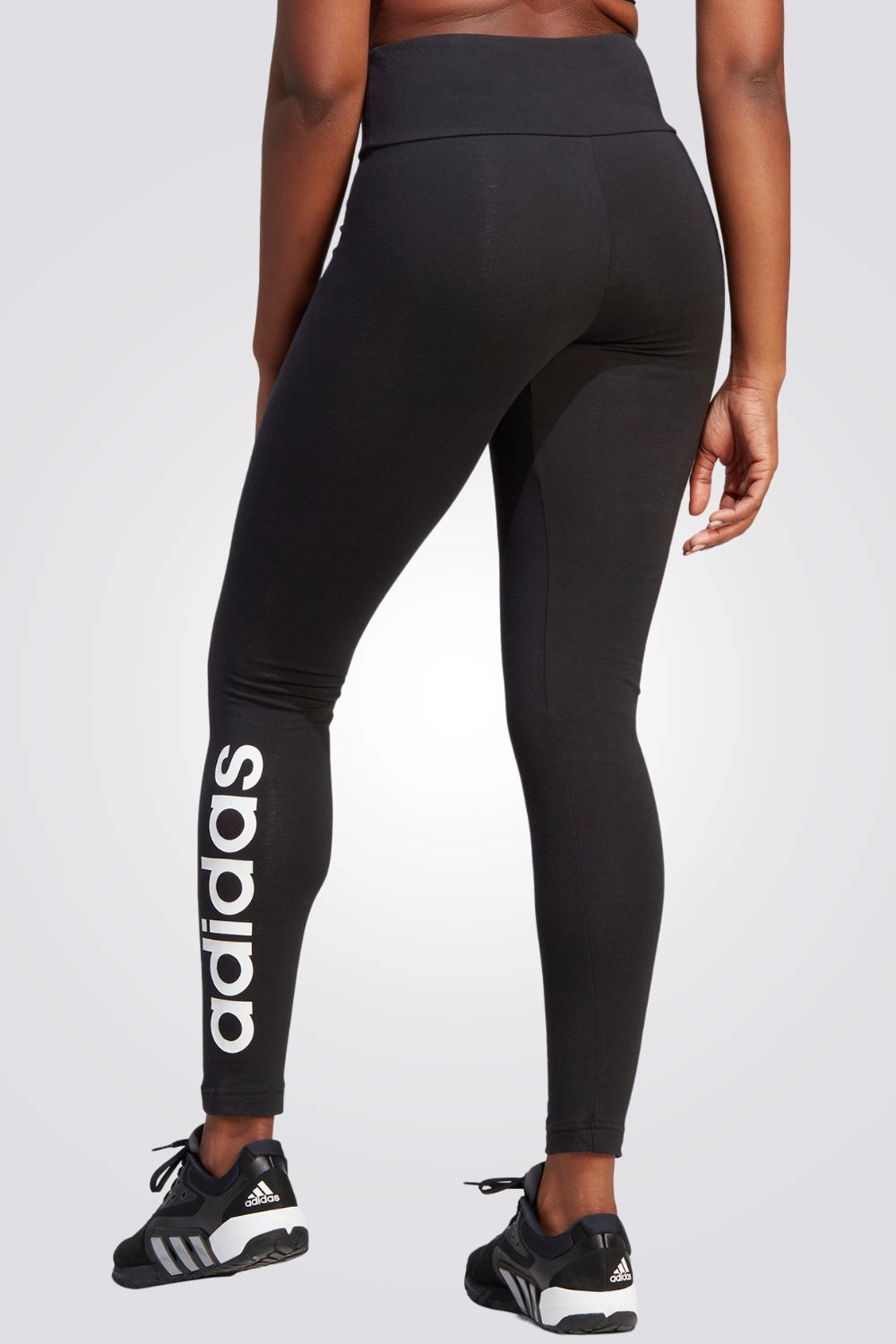 טייץ לנשים ESSENTIALS בצבע שחור