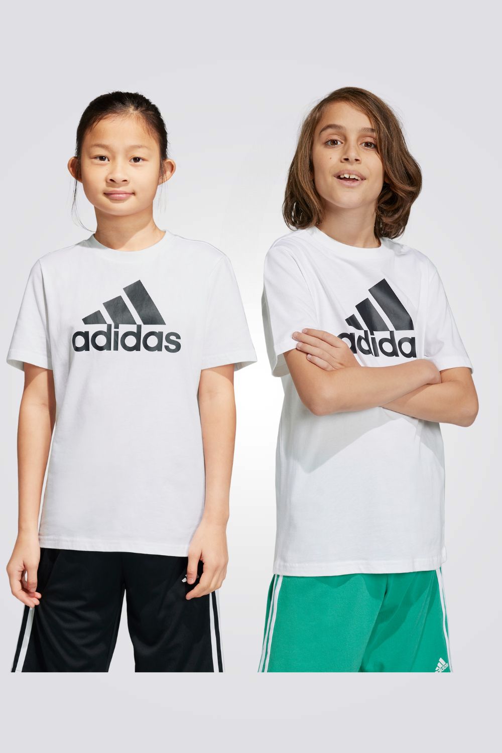 טישירט לנוער ESSENTIALS BIG LOGO בצבע לבן