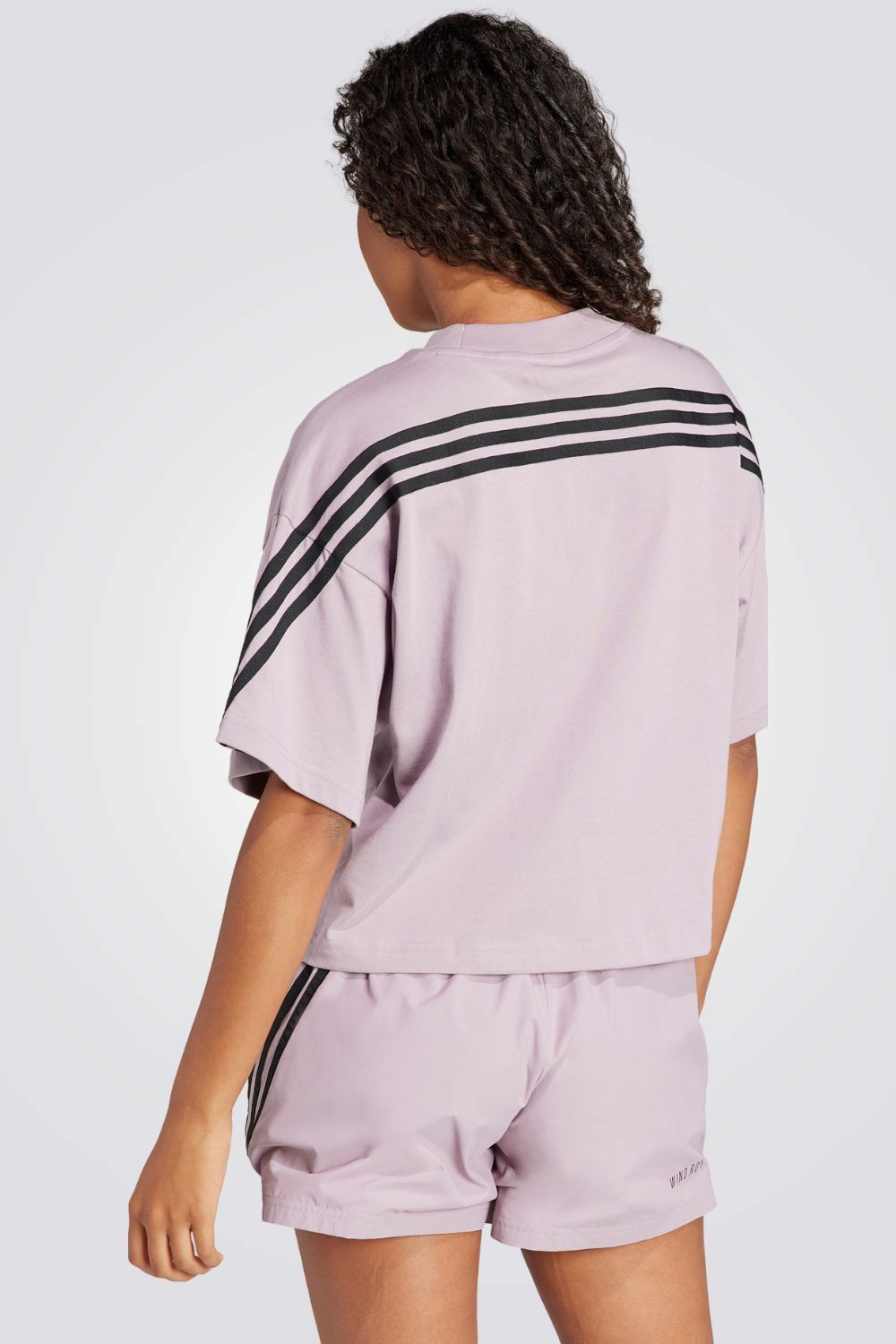 טישירט לנשים FUTURE ICONS 3-STRIPES בצבע לילך