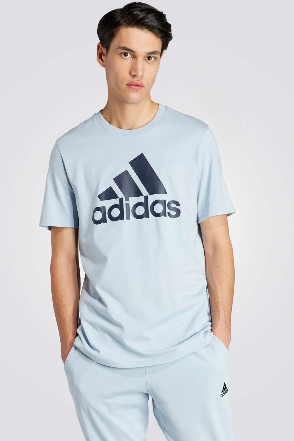 טישירט לגברים  Essentials Single Jersey Big Logo בצבע תכלת