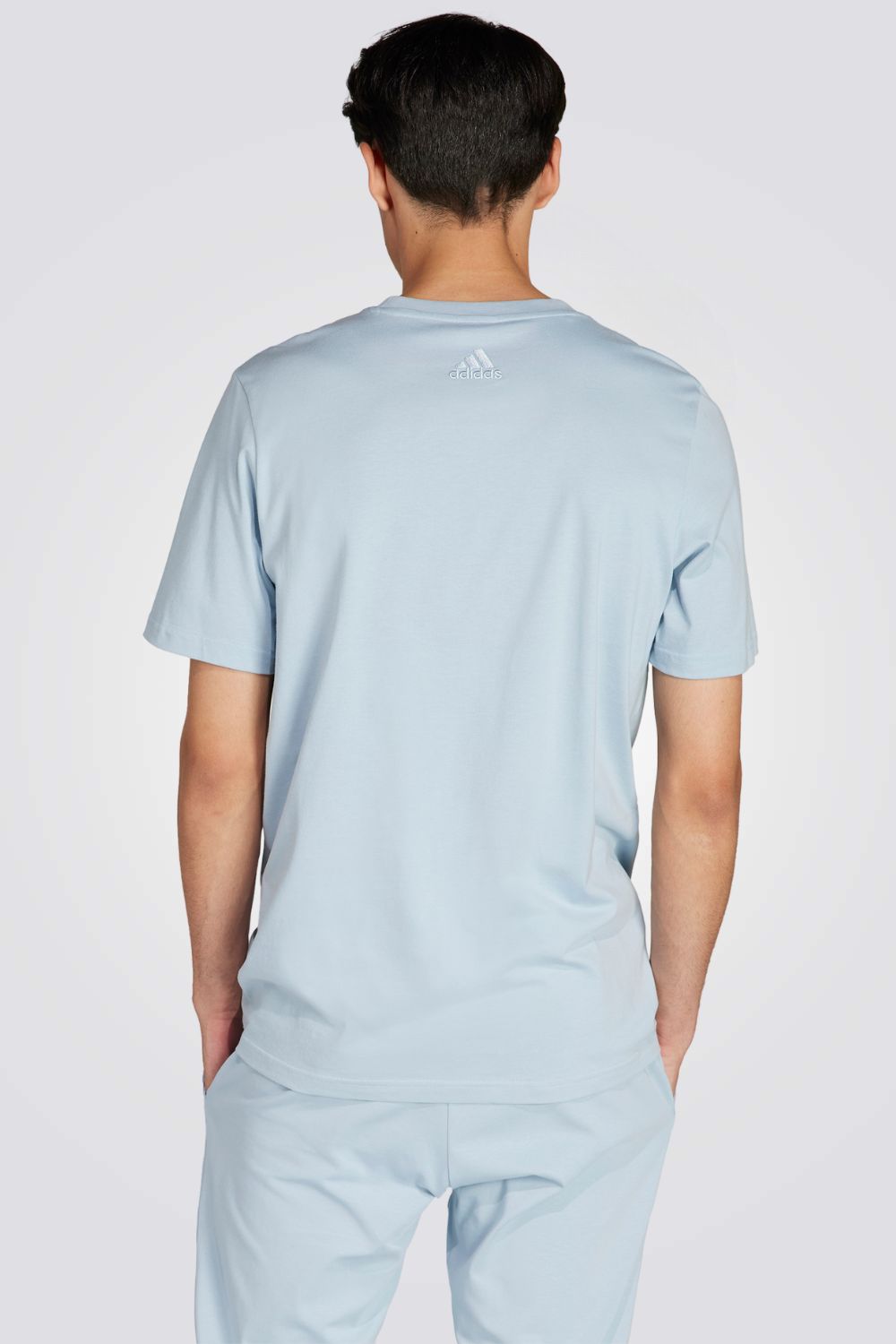 טישירט לגברים  Essentials Single Jersey Big Logo בצבע תכלת