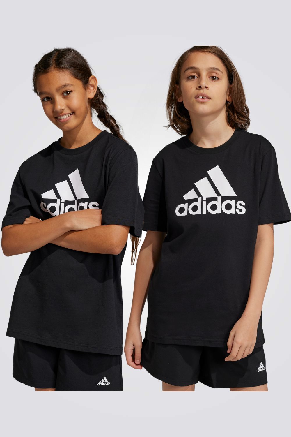טישירט לילדים ESSENTIALS BIG LOGO בצבע שחור