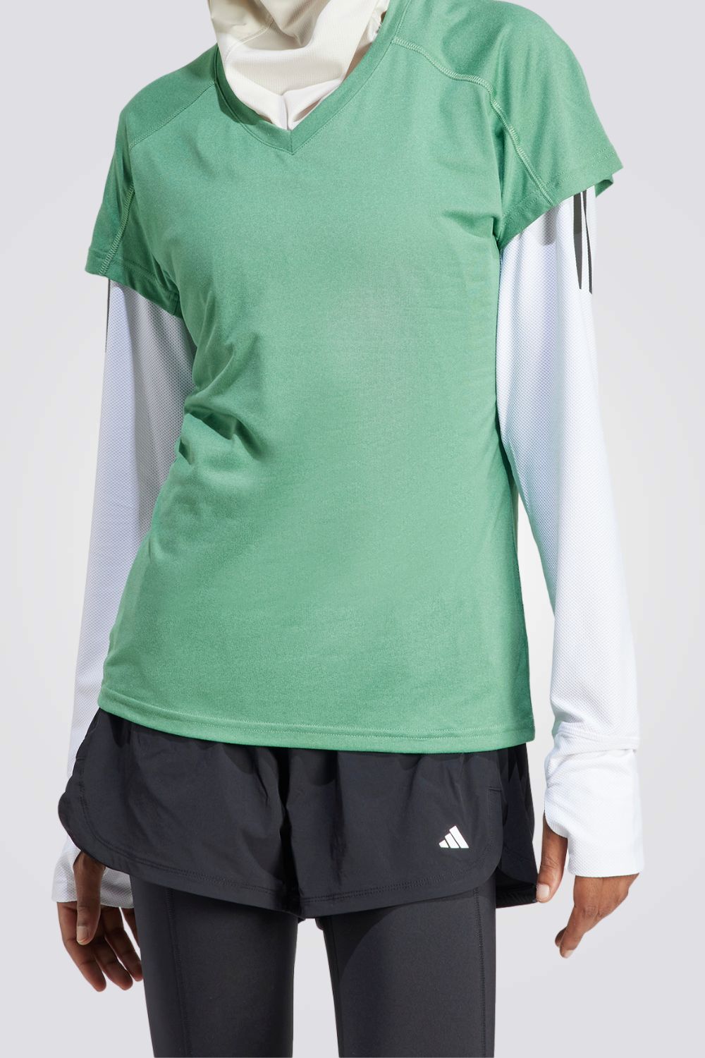 טישירט לנשים AEROREADY TRAIN ESSENTIALS  V NEACK בצבע ירוק בהיר