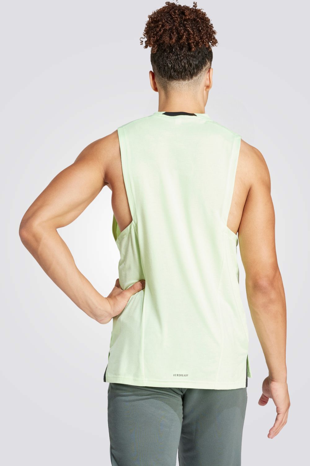 גופיה לגברים DESIGNED FOR TRAINING בצבע ירוק בהיר