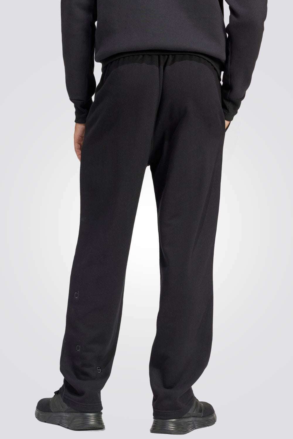 מכנסיים ארוכים לגברים EMBROIDERED FRENCH TERRY בצבע שחור