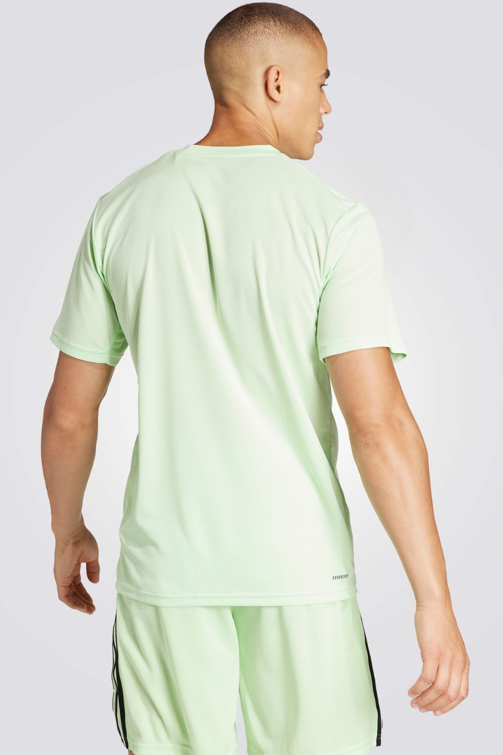 טישירט לגברים TRAIN ESSENTIALS בצבע ירוק זוהר