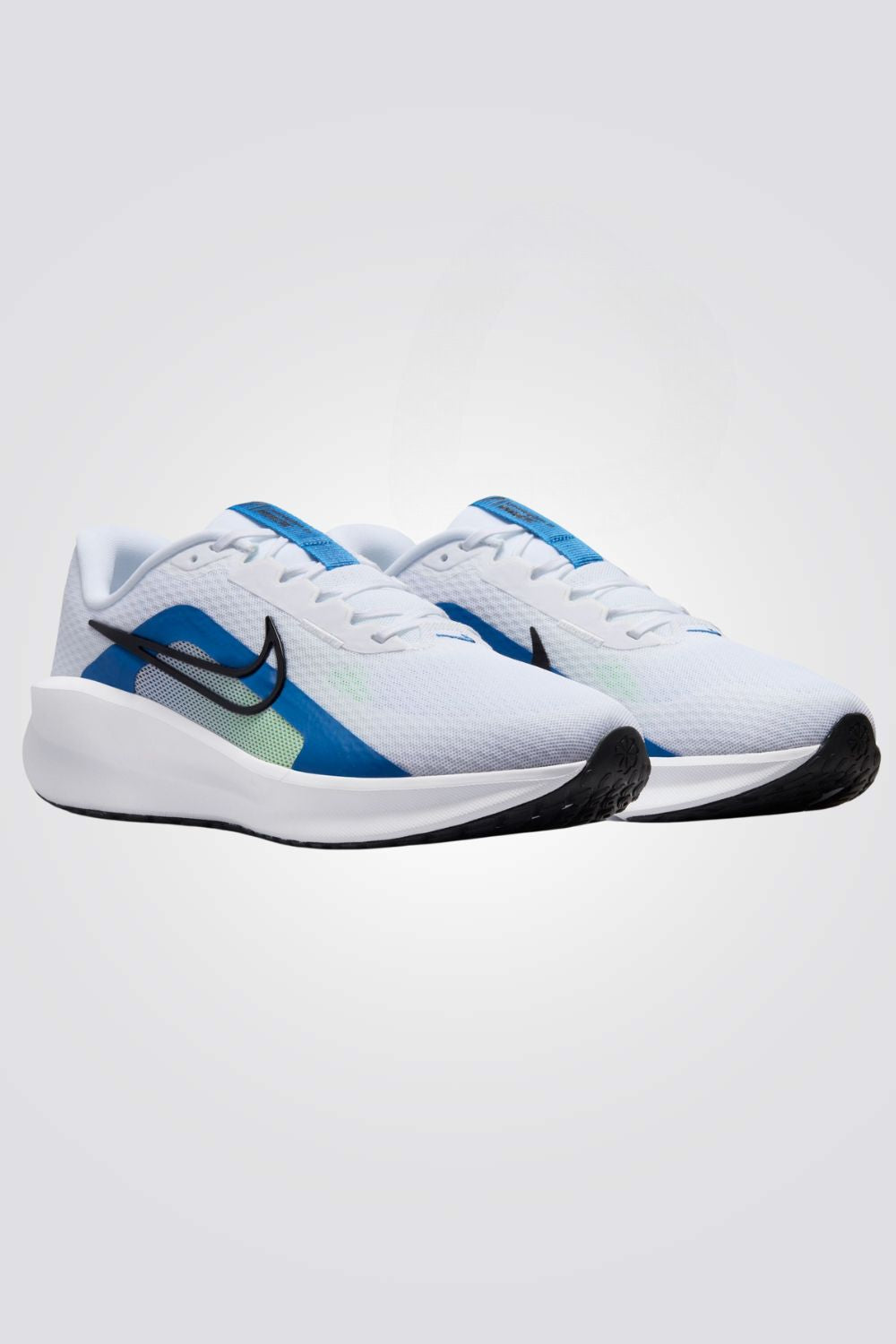 נעלי ספורט לגברים Downshifter 13 WIDE בצבע לבן כחול ושחור