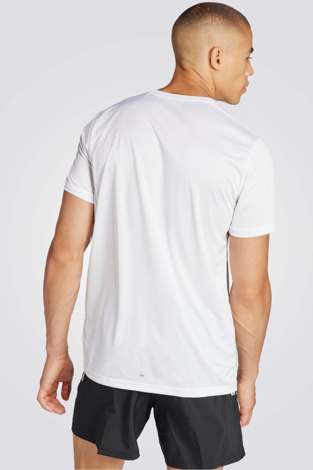 טישירט לגברים RUN IT בצבע לבן ושחור