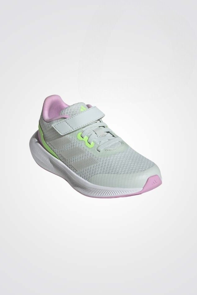 נעליים מבית המותג ADIDAS בעלות סוליית אמצע רכה במיוחד שתומכת בכל צעד שלהן , שרוכים אלסטים ורצועת סקוטש להתאמה מושלמת.