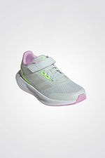 נעליים מבית המותג ADIDAS בעלות סוליית אמצע רכה במיוחד שתומכת בכל צעד שלהן , שרוכים אלסטים ורצועת סקוטש להתאמה מושלמת.